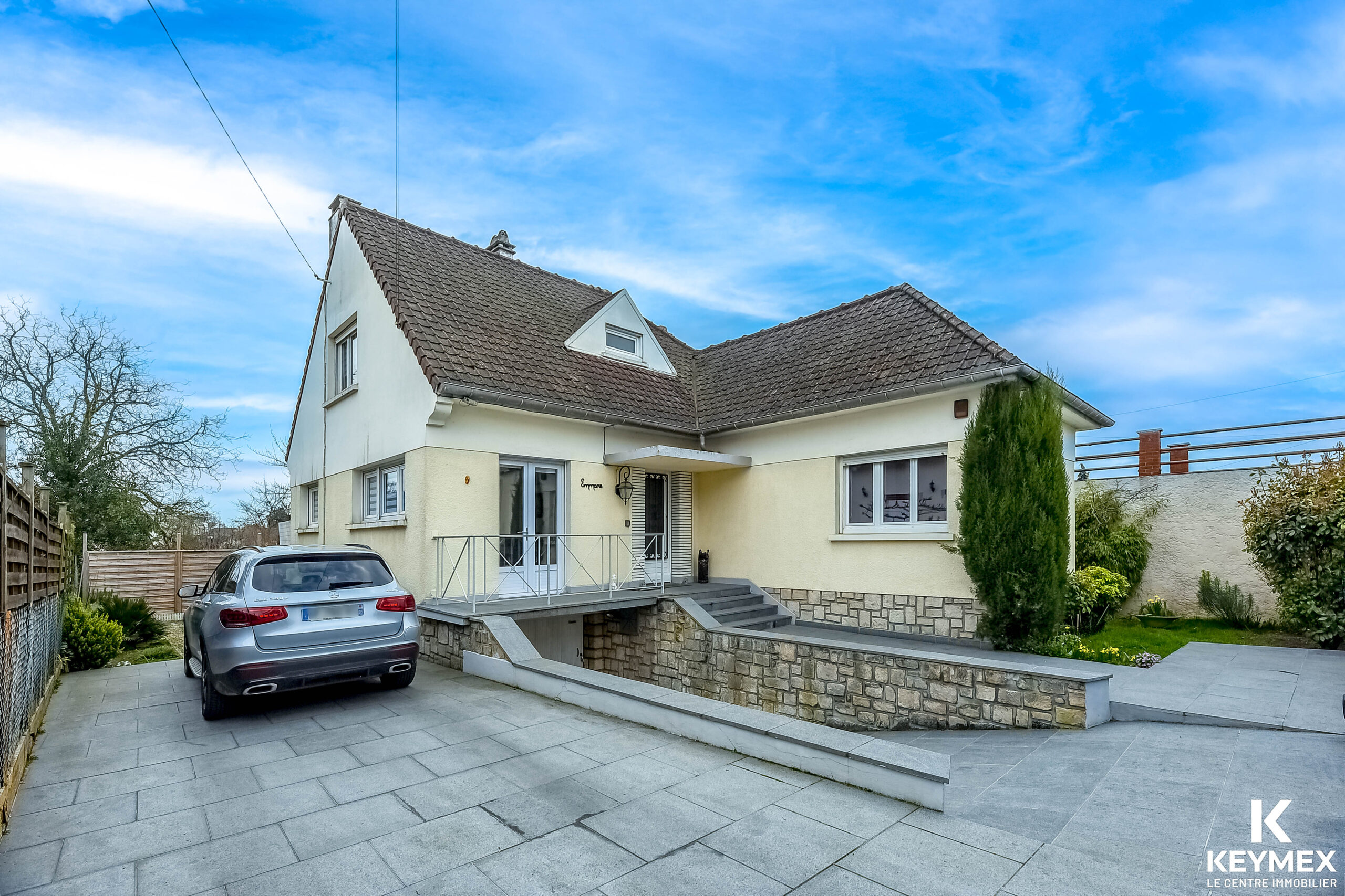 Bien de Monsieur et madame Godé